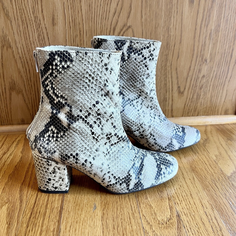 Free People Cecile Ankle Boots‎ Size 38 / 7.5 Faux Snakeskin Back Zip